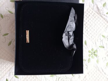 бархатное: Абсолютно новая бархатная сумочка Giorgio Armani