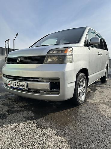 range over: Toyota Voxy: 2002 г., 2 л, Автомат, Бензин, Минивэн — 2