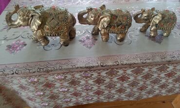 heykelcikler: Fil Svunerler. İran İstehsalıdır