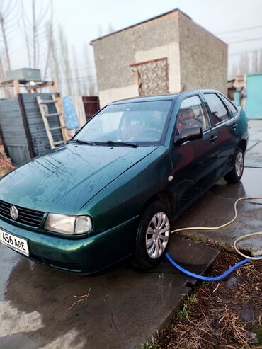 Volkswagen: Volkswagen Polo: 1998 г., 1.4 л, Механика, Бензин, Седан