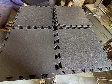 Модульные покрытия, пазлы: Плитка-коврик из резиновой крошки с замком «пазл» для спортивных и — 21