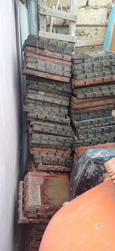 Флаги: Beton çapma kalıpları və qarışdırıcı Məhsul təsviri: - Fotoşəkillərdə