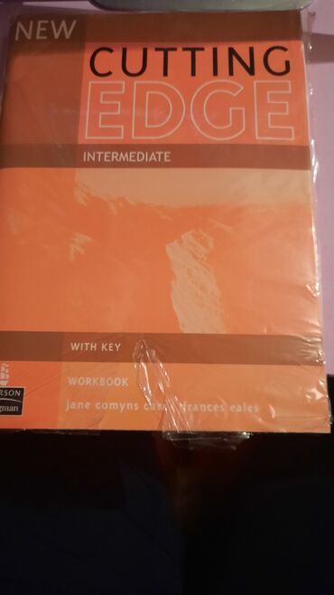 Kitablar, jurnallar, CD, DVD: Cutting-edge B level Intermediate with keys. Workbook and Student's