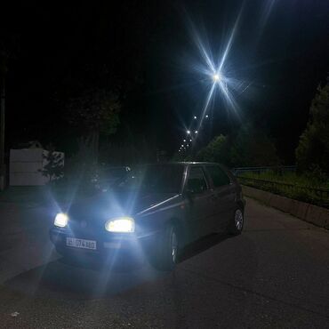 грузовой volkswagen: Volkswagen Golf: 1994 г., 1.8 л, Механика, Бензин, Хэтчбэк