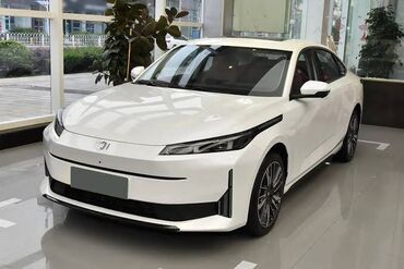 мерседес гигант 711: Changan Qiyuan A05: 1.5 l | 2014 il 3000 km Sedan