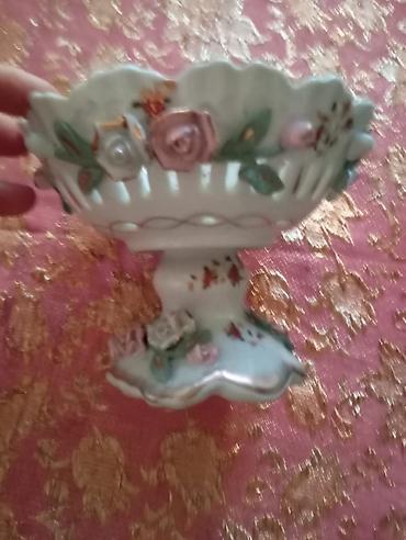 şirniyat qabi: - Porcelan dekorativ qab: Aşkarlı kənarlı, ayaqlı kompot/süfrə qabı — 1