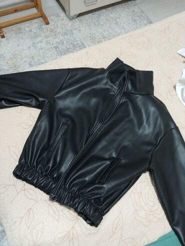 кожаные куртки женские бишкек: Кожаная куртка, L (EU 40)
