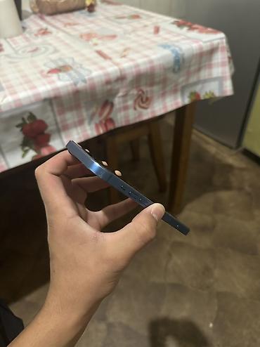 Техника и электроника: IPhone 13, Б/у, 128 ГБ, Синий, Защитное стекло, Чехол, 81 % — 2