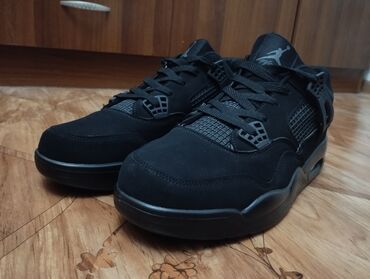 Кроссовки и спортивная обувь: Air Jardan 4 Черная расцветка Размер 43 Новая в идеальном состоянии