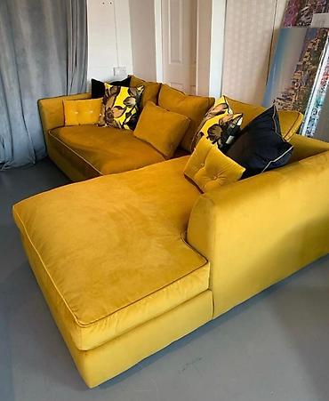 salon mebelleri: Qızılı-sarı rəngdə geniş künc divan dəsti - Parça: Yumşaq, məxməri — 1