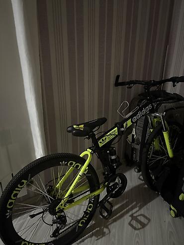 velosiped motor: Yeni Şəhər velosipedi Adidas, 26", sürətlərin sayı: 21, Pulsuz çatdırılma — 1