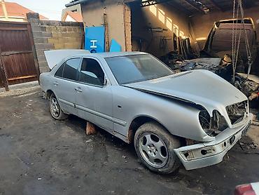 Другие детали кузова: Разбор Mercedes-Benz E-Class W210 (седан, дорестайлинг, серебристый — 1