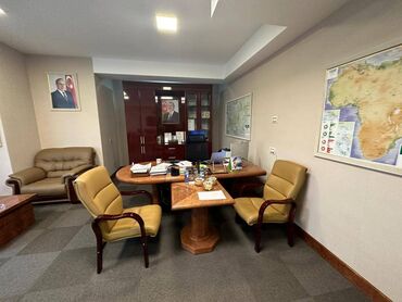 Ofislər: Xətai metrosunun arxası, 12 mərtəbəli plazanın 12 ci mərtəbəsində — 3