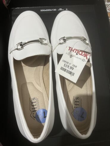 женское обувь: Продаю балетки, привезли из Америки, размер не подошел