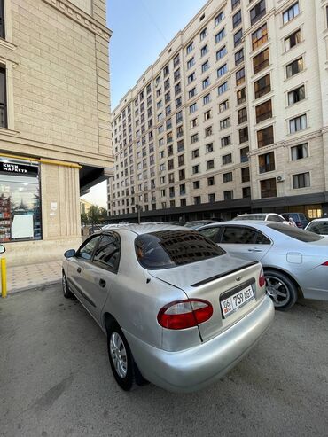 шины на одисей: Представлен легковой автомобиль Daewoo Lanos в серебристом цвете