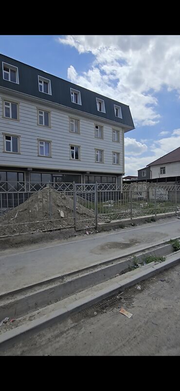 дома участки: Сдаётся в аренду подвальное помещение в жилом трёхэтажном доме