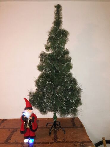 новогодние елки купить в бишкеке: Продаю новогоднюю елку высотой 120 см В комплекте: Большой музыкальный