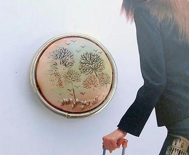 Broševi: Prelepi stari broševi 5 komada. Cena za komad Tri prelepa stara broša — 11