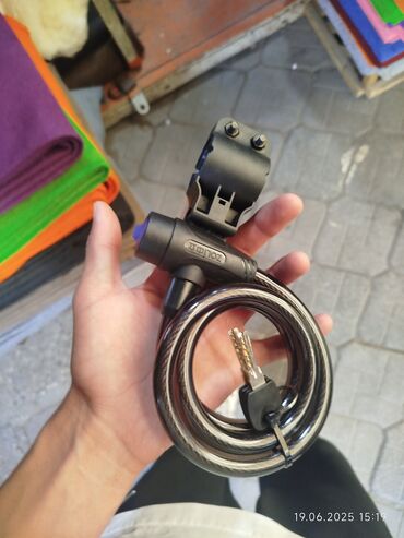 зимняя резина для велосипеда: Продается вело замок 🔐 
новый,с двумя ключами 🔑