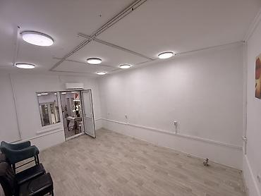 Сдаю Офисный кабинет: 18 м², С ремонтом, Первая линия, С высокими потолками