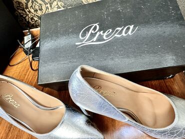 Туфли: Срочно! Женские нарядные туфли серебристого цвета, размер 36. Новые — 9