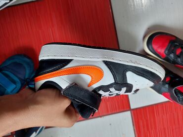 Dečija obuća: Nike patike 26 broj nove su malo nosene 1000din