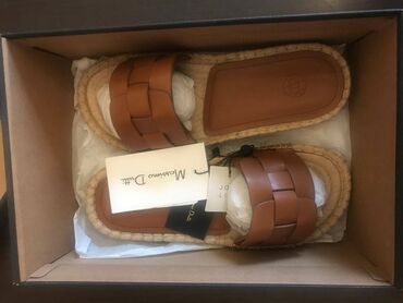 Босоножки, сандалии, шлепанцы: Massimo Dutti Бычья кожа-100%. Сандали новые с коробкой. Размер37