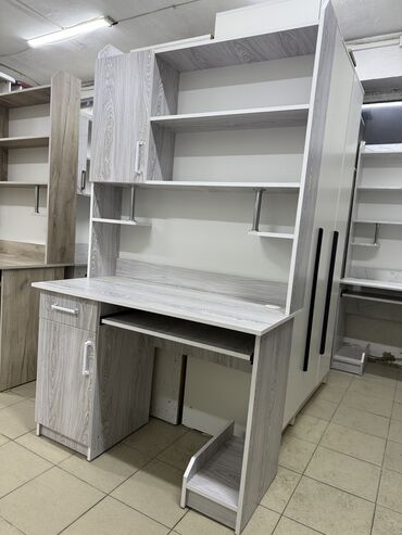 Компьютерные столы: Компьютерный стол, Новый, С полками — 1