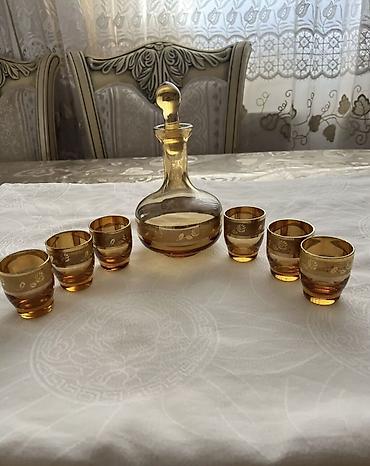 baklar ve cenler: Qızılı naxışlı şüşə qədəh dəsti - Dəst: 1 ədəd şüşə qrafin (ağzı — 1