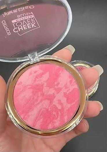 Румяна Catrice Blush - Запечённая формула с мраморным рисунком -