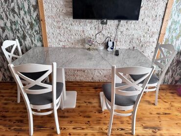 Stullar: Masa dəsti satılır 150₼. Yaxşı vəziyyətdədir. 4 oturcağı var.Ünvan