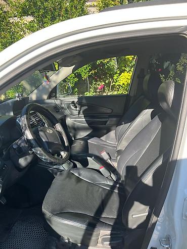 car kendi: Hyundai Tucson – ağ rəngli, şəhər və uzun yola uyğun kompakt — 7