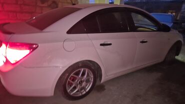 Chevrolet: Chevrolet Cruze: 1.6 l | 2010 il 260000 km Sedan — 4