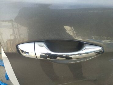 Крылья: Передняя правая дверная ручка Hyundai
