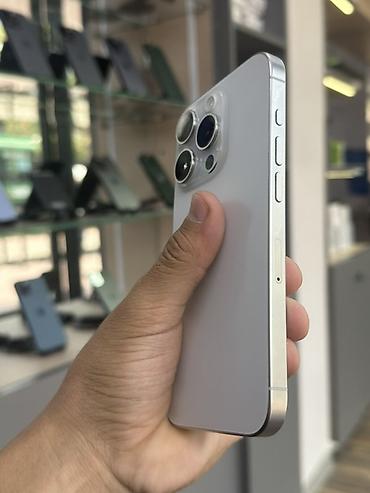 Apple iPhone: IPhone 15 Pro Max, Б/у, 256 ГБ, White Titanium, Кабель, В рассрочку, 83 % — 4