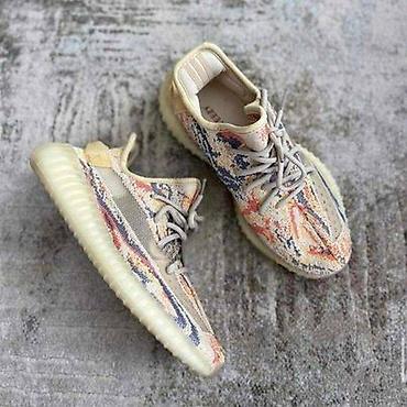 Patike: Adidas Yeezy
brojevi 36 do 44
cena 4000 dinara — 14