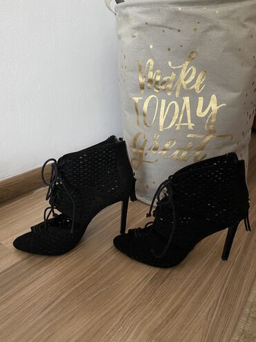 замшевые черные босоножки на платформе: Босоножки, 38, Zara, Новый, цвет - Черный, Самовывоз, Платная доставка
