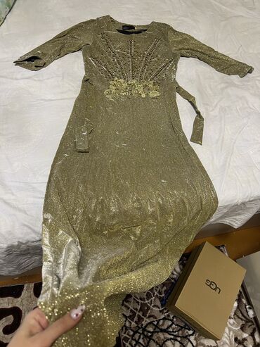 платье размер м: Вечернее платье, Классическое, Длинная модель, С рукавами, Стразы