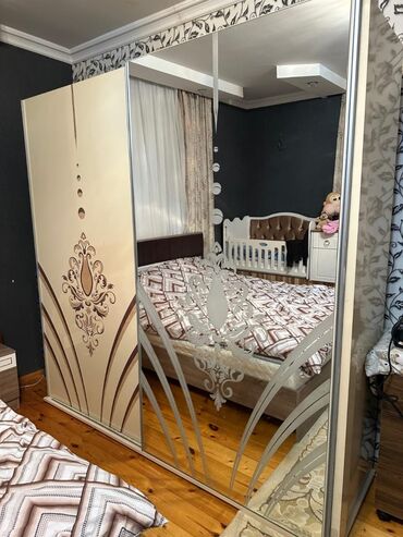 Kreslolar: İşlənmiş, Kupe, 2 qapılı Düz dolab, Dolab-asılqan