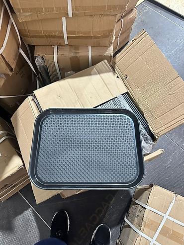 plastik boşqab: Sürüşməyən servis podnosu - Material: möhkəm plastik - Forma — 1