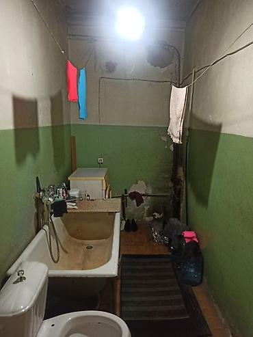 Продажа коттеджей и домов: Срочно продаю пол дома район ГоинТоголок Молдо-Шербакова,3 комнаты — 5