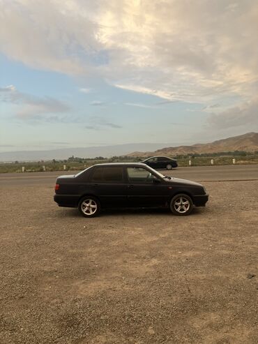 Volkswagen: Volkswagen Vento: 1992 г., 1.8 л, Механика, Бензин, Седан