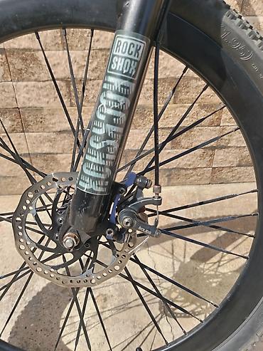 velo strim: Dağ velosipedi – 26 lıq təkərlər, RockShox amortizatorlu çəngəl — 8