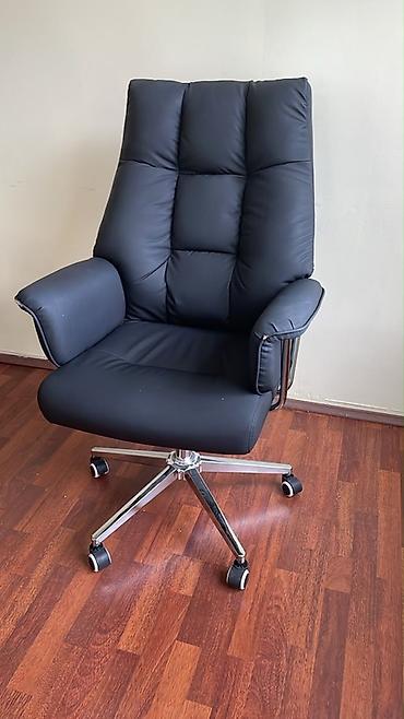Ofis mebeli: Ofis mebel dəsti Tərkibi: - Böyük rəhbər masası – taxta (qoz rəng — 6