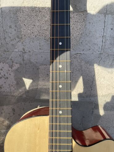 Гитары: Акустическая гитара Chord с вырезом (cutaway) Характеристики: - Тип — 3