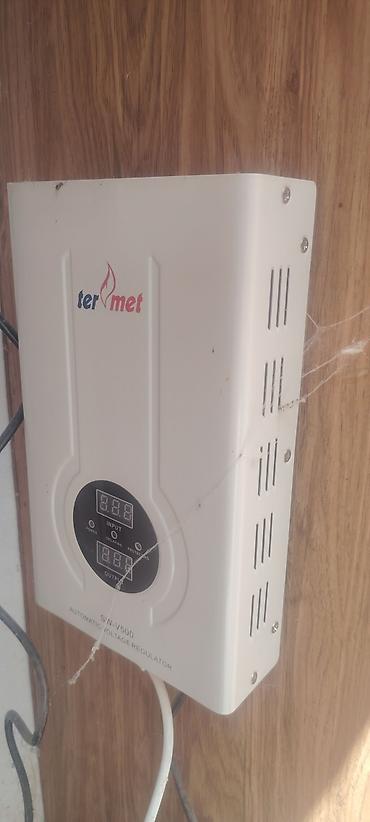 divar paneli: Airfel “Digital Duo” qaz kombisi + Termet S/N‑V500 avtomatik gərginlik — 1