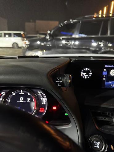 Lexus: Lexus : 2019 г., 2 л, Вариатор, Бензин, Кроссовер — 12