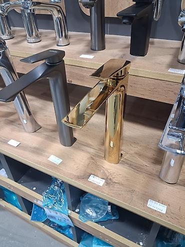 Qızılı rəngdə lavabo qarışdırıcısı (monomiks) - Material: Pirinç