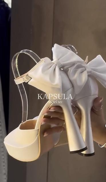 Туфли: Белые туфли на высоком каблуке от «My kapsula”с платформой и бантиками — 1