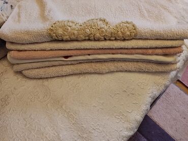 Kurtkalar: 1 yorğan üzü iki yastıq üzü 8 manat tek dəsmal 1 manata can dəsmalı 3 — 5